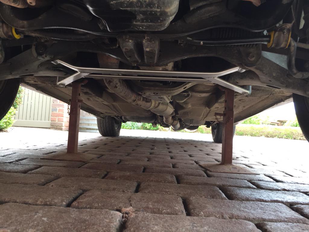 rjhashtag's tweet photo. @EricTheCarGuy always double checking my jack stand pins after shifting them around :/ #DIYsafety #stayingdirty http://t.co/7NEfTvvB7h