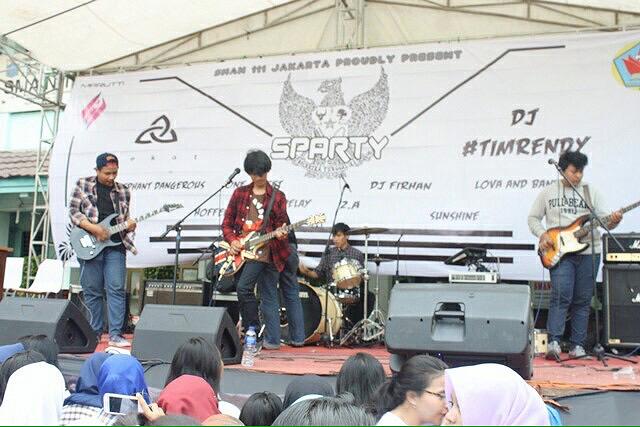 Performance <a href="/SUNSHINEjkt/">SUNSHINE</a> di SPARTY V <a href="/OSIS_SMAN111JKT/">2015-2016</a>