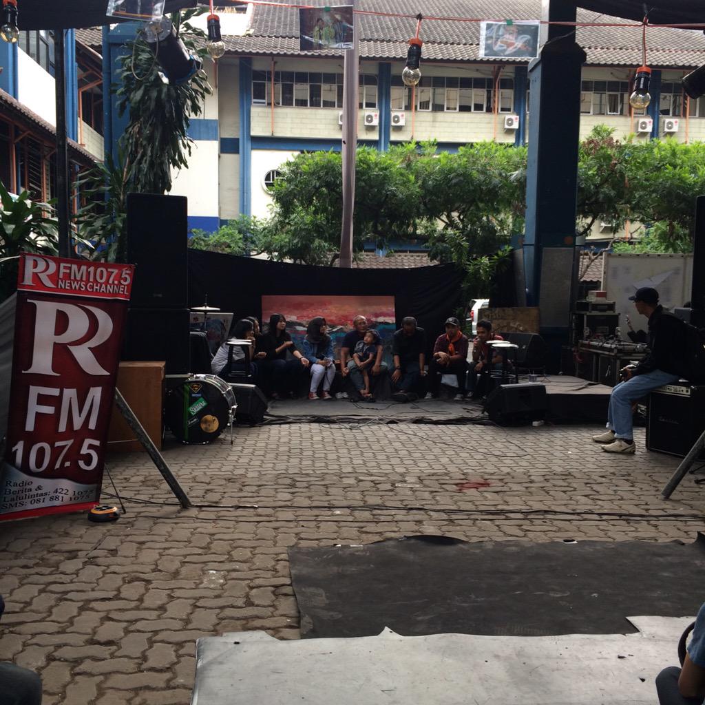 Talkshow ke 2 diisi oleh <a href="/suaramahasiswa/">Pers Suara Mahasiswa</a> <a href="/LSBSUNISBA/">LSBS UNISBA</a> <a href="/mapentaunisba/">MAPENTA UNISBA</a> waahh makin banyak aja ilmu hari ini <a href="/PRFMnews/">Radio PRFM</a>