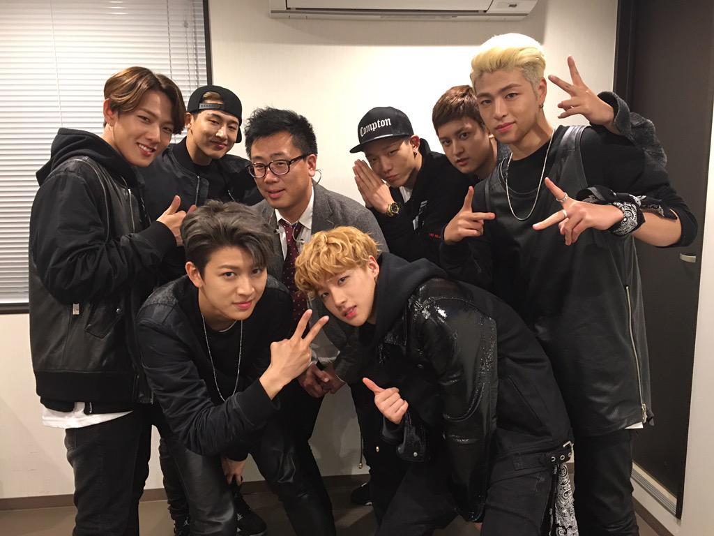 furuyamasayuki0's tweet photo. こんばんはマサ古家です！今日からYG期待の新人！iKONのファンミツアーが始まりました！久々に彼らに会いましたが、自信溢れる洗練されたパフォーマンスには本当に驚かされました！凄い！iKONスクールの集合写真です！来年2月には http://t.co/gJY1RGV4R8