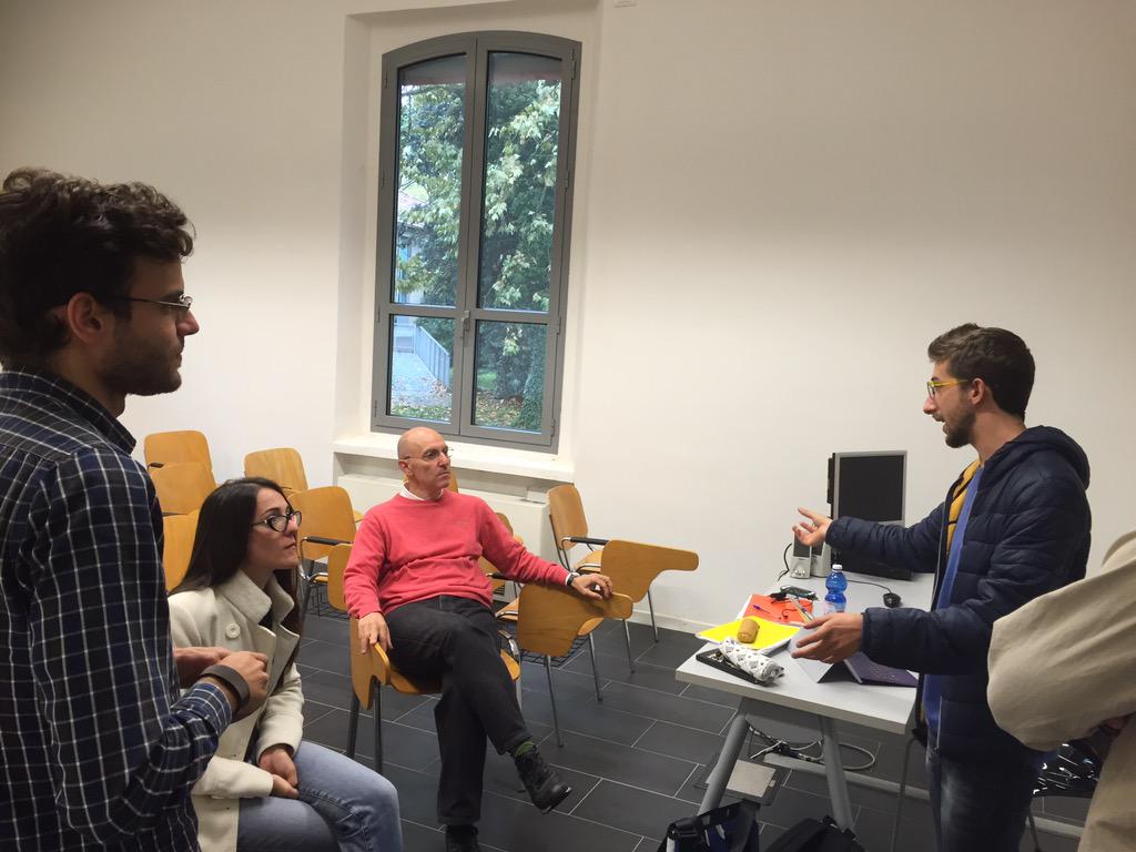 fundraisingfest's tweet photo. Brainstorming, dove nascono le idee per le nostre campagne. #masterfundraising #forlì #università #fundraising http://t.co/ABO173nFM8