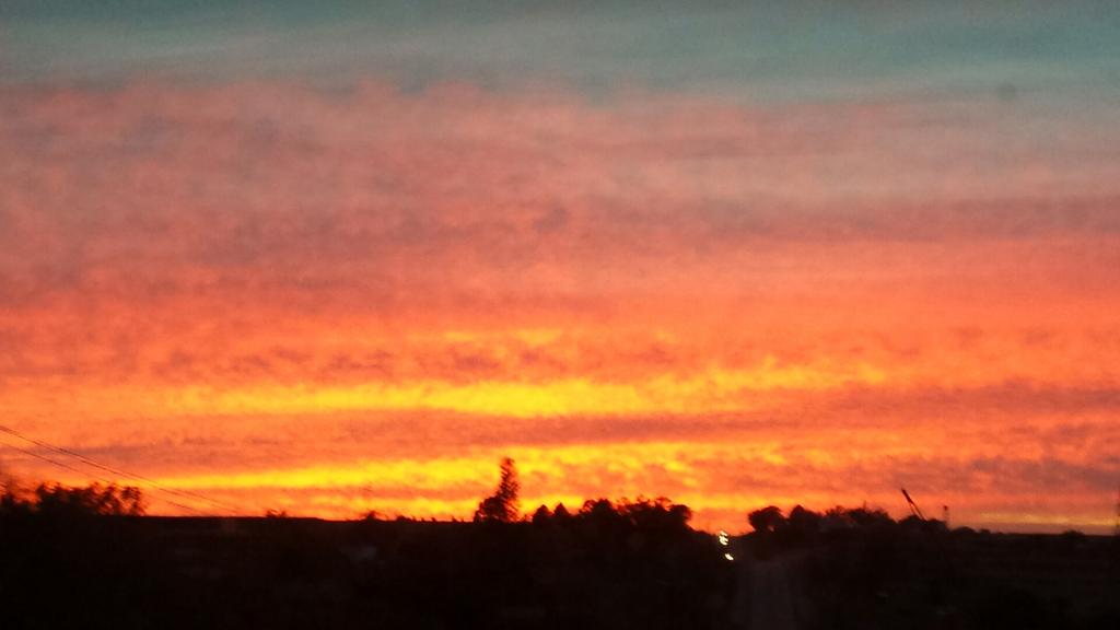 SherryWegner55's tweet photo. Beautiful sunset tonight http://t.co/h9rwNidTP1