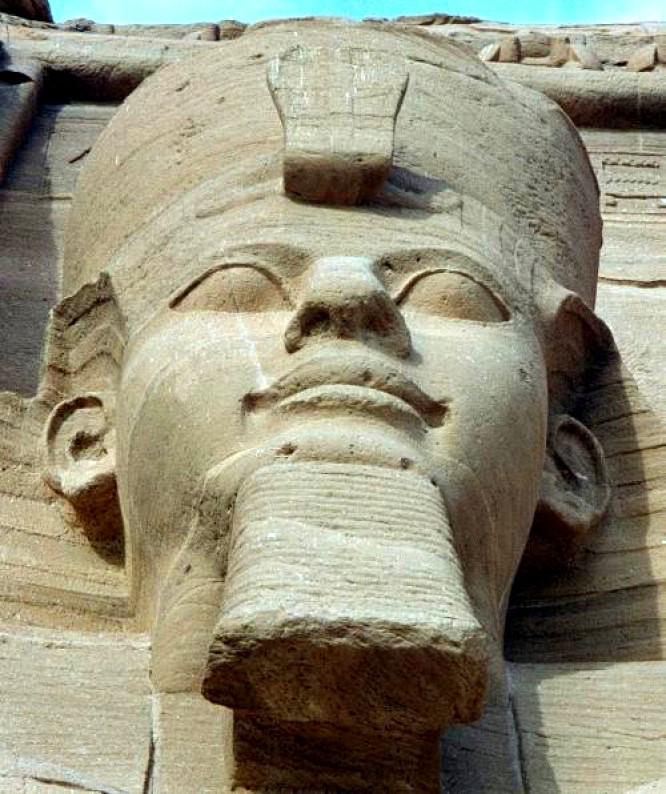 History1Fact's tweet photo. #Ancient #Egypt 19th Dynasty. One of the four external seated statues of RamessesII at Abu Simbel. BC1300s - BC1200s http://t.co/Lztqwt4OF5