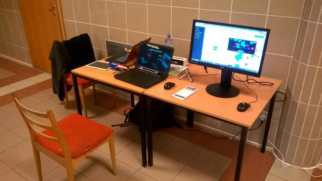 icu_application's tweet photo. Na @barcamphradec jsme vedle učebny A2. Pokud wifi dovoli, tak si můžete zkusit nahrát testování s oční kamerou. http://t.co/03zwqhDvIh