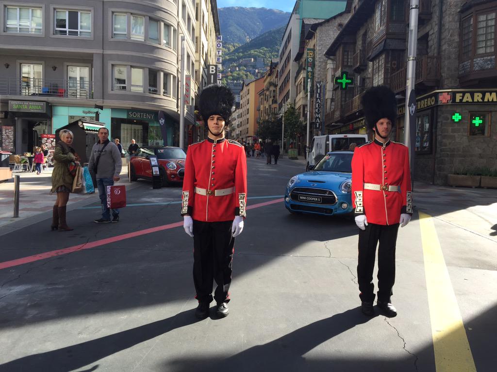 vivand_'s tweet image. Fent guàrdia! #LondonGo #Vivand #EscaldesEngordany #Andorra