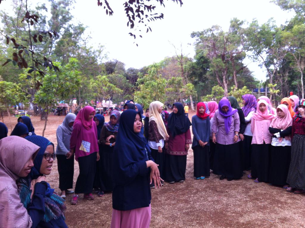 Ketua kita <a href="/Nisaninipionir/">Khoirun Nisa</a> membuka acara #InagurasiFAIUMJ