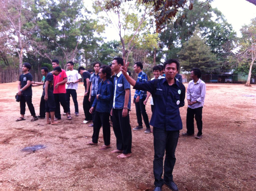 Ini sekarang wakil ketua kita yang sedang berpose di hadapan para mahasiswa baru #InagurasiFAIUMJ