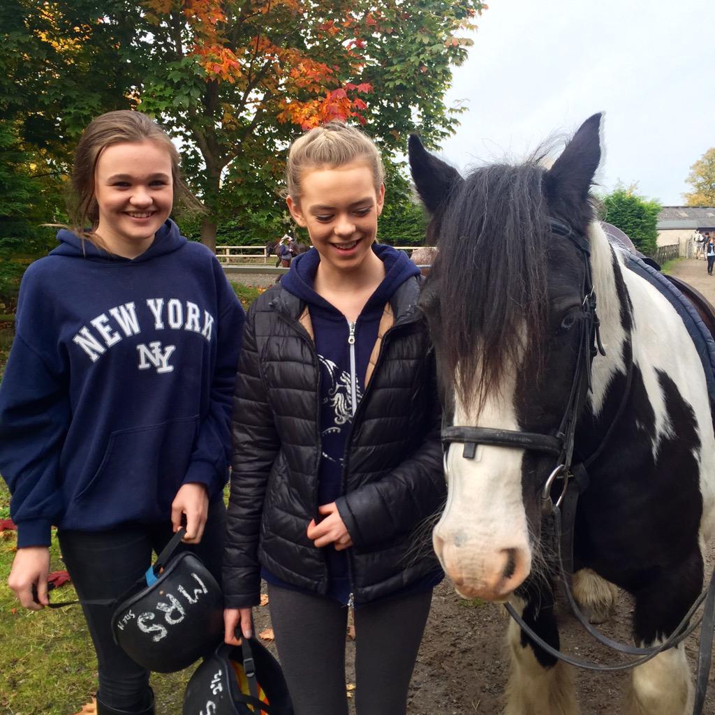 sainlouise1's tweet photo. Saturday Morning riding lesson for Han and her friend #Arhhhh βΊοΈπ http://t.co/y6GMbvlqFM
