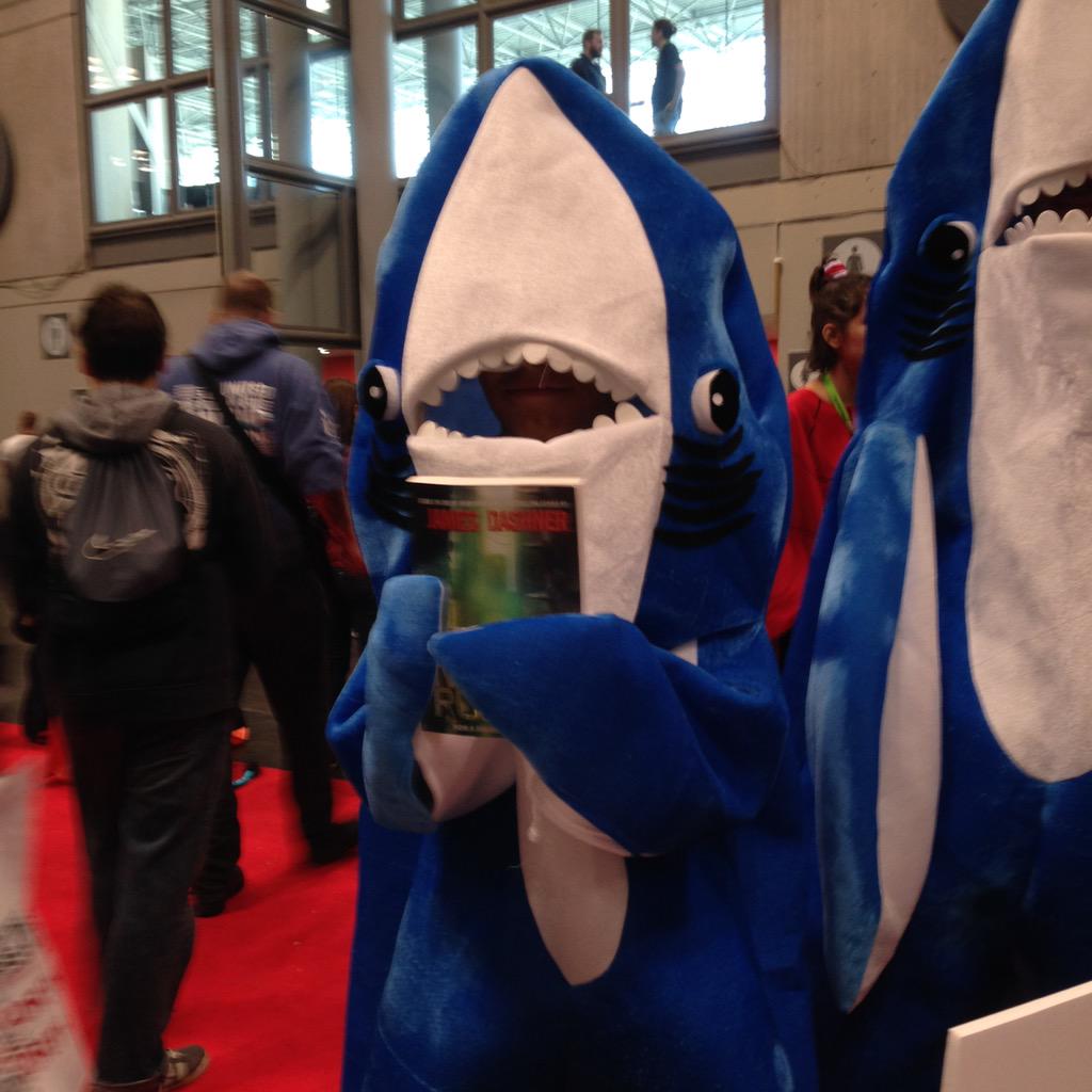 RMFNYC's tweet image. Hey @jamesdashner ‼️ Left shark is a fin! Ops! I mean FAN! #NYCC #TheMazeRunner #DashnerArmy