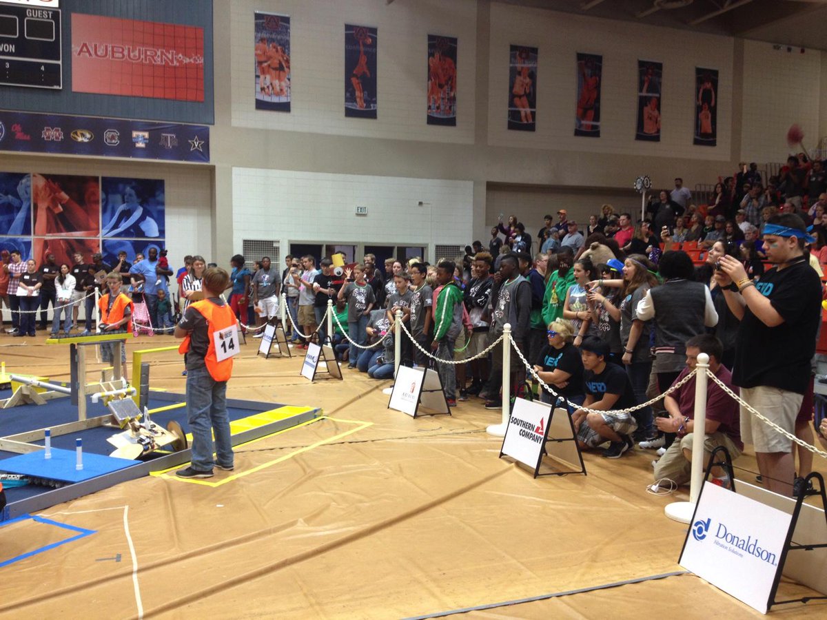 COSAMOutreach's tweet image. The crowd cheering on drivers and spotters at #wareaglebest #alsci #paydirt2015 #paydirt @BESTRobotics @cosamau