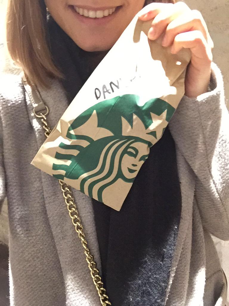 AnnaLauraKummer's tweet photo. GEWINNSPIEL: Retweete um eine von drei Starbucks/@lushaustria Goodiebags zu gewinnen! (Mit Gutscheinen &amp; Goodies) http://t.co/7sQ39nQQNp