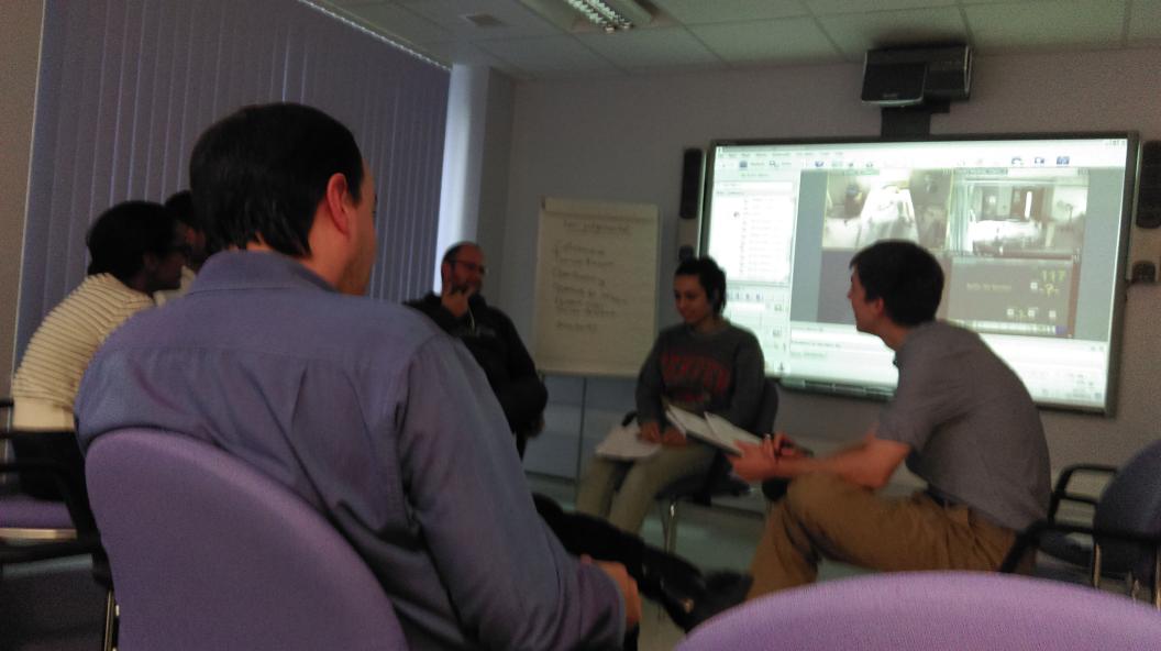jasme_uk's tweet photo. Debriefing following group 2's scenario #SimToolkit @HullSimulation http://t.co/nTG0JKISii