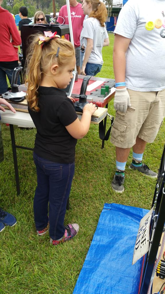 AmyValentine29's tweet photo. Starting robotics early. #STEMulated 5 year old. #woodenboatfestival2015 http://t.co/2921DYAGd2