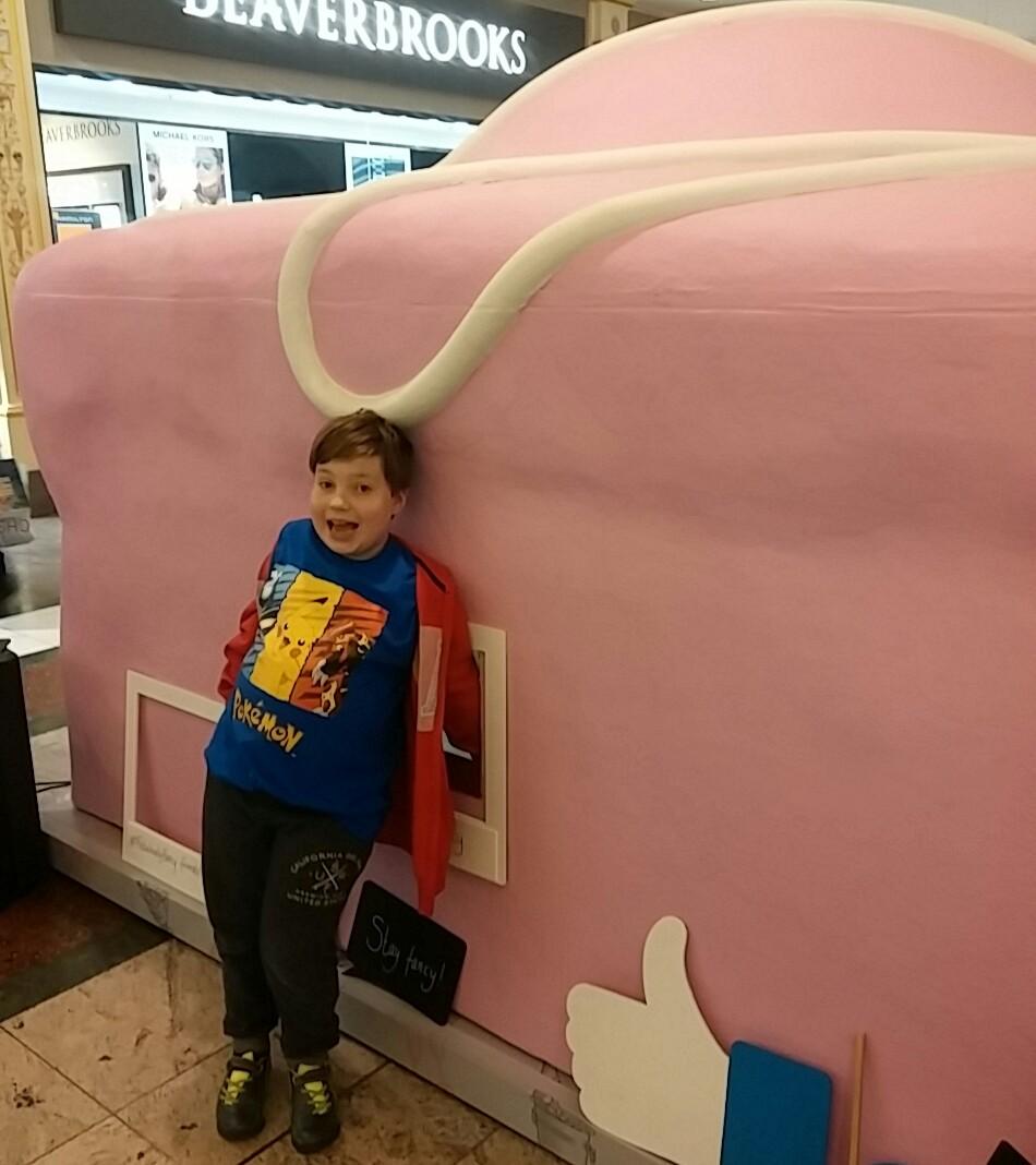 stoke_city_pub's tweet photo. It's birthday boy Dylan @mrkiplingcakes with a #FabulouslyFancy http://t.co/SmEhyMmnfi