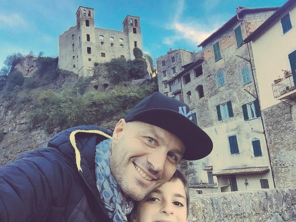 Theobiunno's tweet image. #dolceacqua #rossore #castello #ale 🍷😎🍷😎🍷😎
