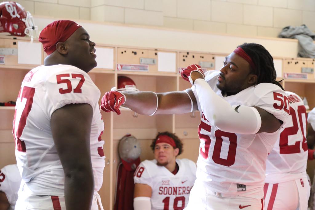 OU_Football's tweet photo. Let's go!!!! #BeatTexas http://t.co/eDI2n6B9wH