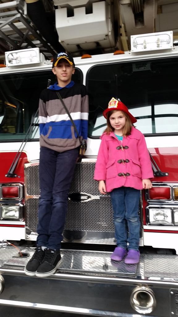 ElijahPorterMom's tweet image. At the SJRFD for open house. Firefighters know how to make a mean pot of soup! Yum! #sjrfd