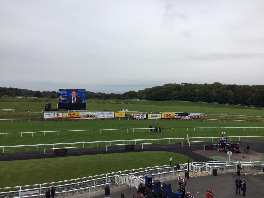 Miss_Nattyo's tweet photo. On the line kids!!! Let's go mental 😝 @HayleyPhillips9 @L_Croucher @RohanGye #chepstow http://t.co/VNJfTyDgmX