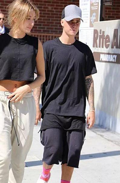 postbadhailey's tweet photo. Hailey Baldwin and Justin Bieber http://t.co/wJWyG9UzUT