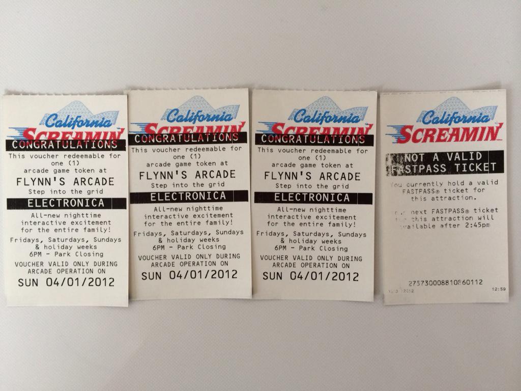 中野キュー なんかさ エラーファストパスだと思ってたやつが コングラッチュレーションってさっきよく見たらサプライズファストパスだったんですけどw 中2の俺は英語が読めなかったので持って帰ってきてしまいましたw Http T Co Twobe4ranj