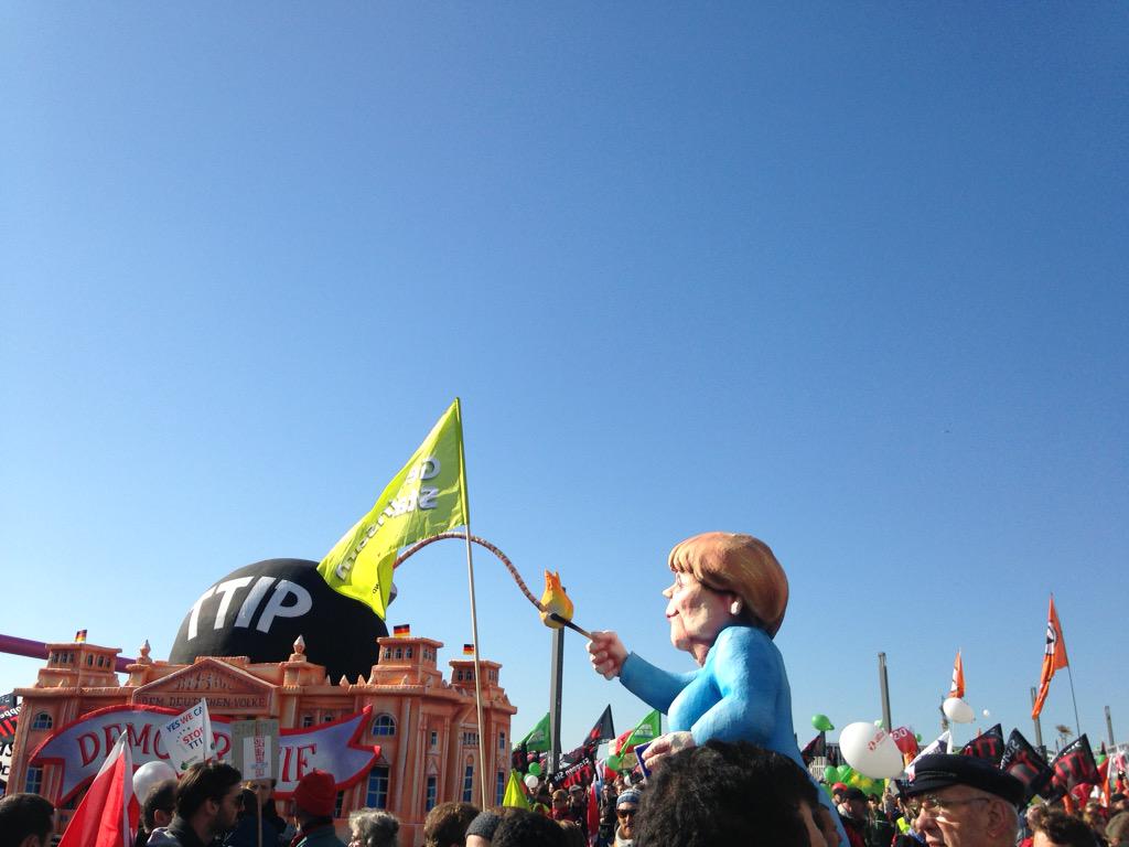 Überwältigt von den vielen Menschen und dem bunten Protest. #TTIP #ttipdemo #StoppTTIP #dgb