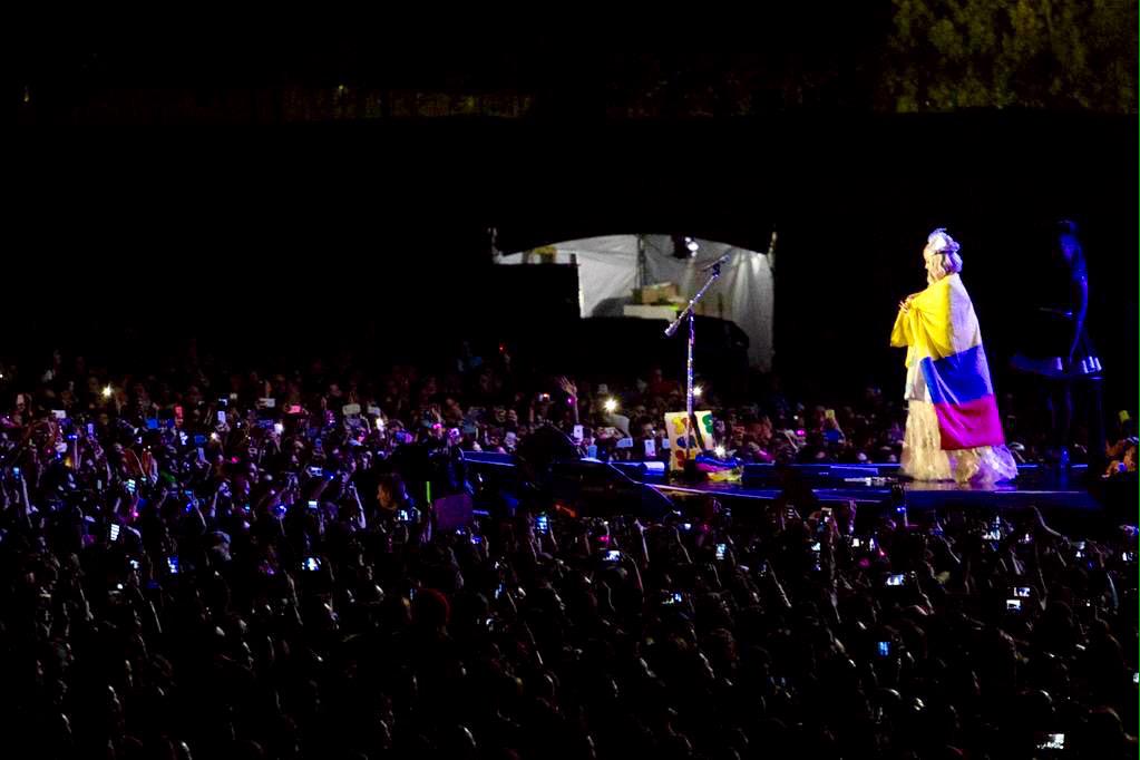 Katy Perry >> The Prismatic World Tour - Página 9 CQ9GwgbWUAA9p08