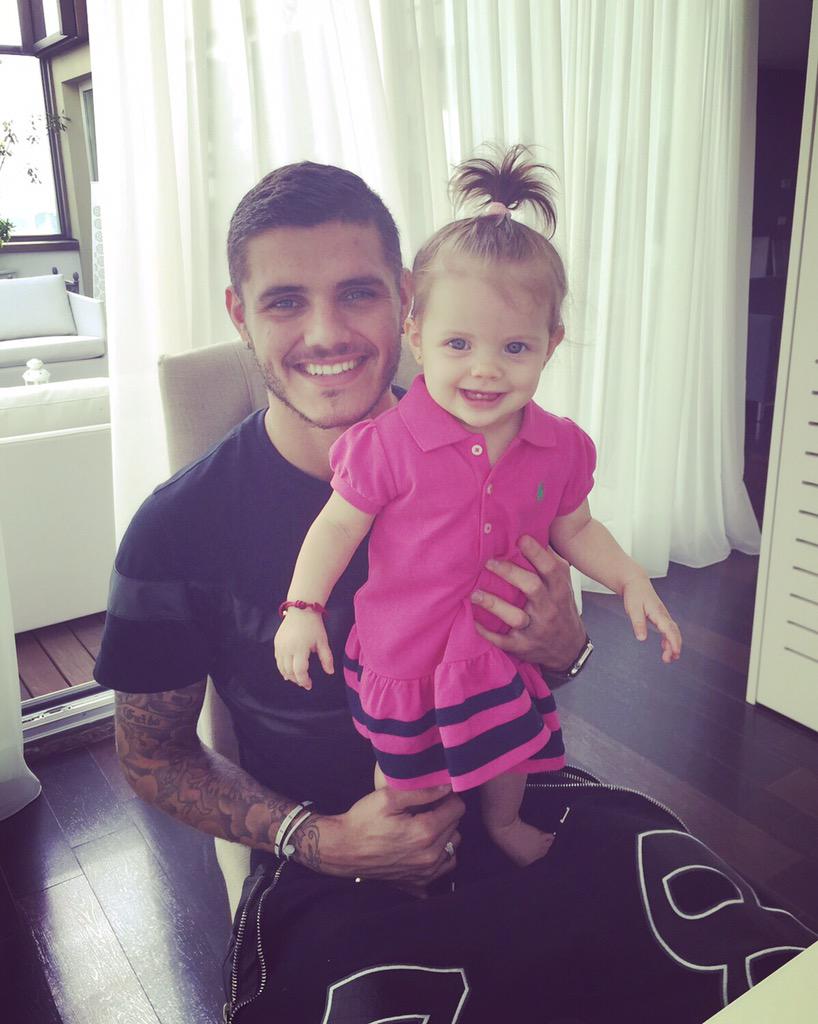 MauroIcardi's tweet photo. Mi muñequita hermosa 👶❤️ @wandaicardi http://t.co/fFxJEqxU1E