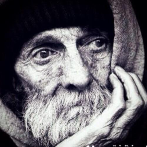 الأمس:عشناه ولن يعود
اليوم:نعيشه ولن يدوم
الغد:لا ندري أين سنكون
هذي الدنيا ثلاث ايام 
فصافح وسامح ودع الخلق للخالق