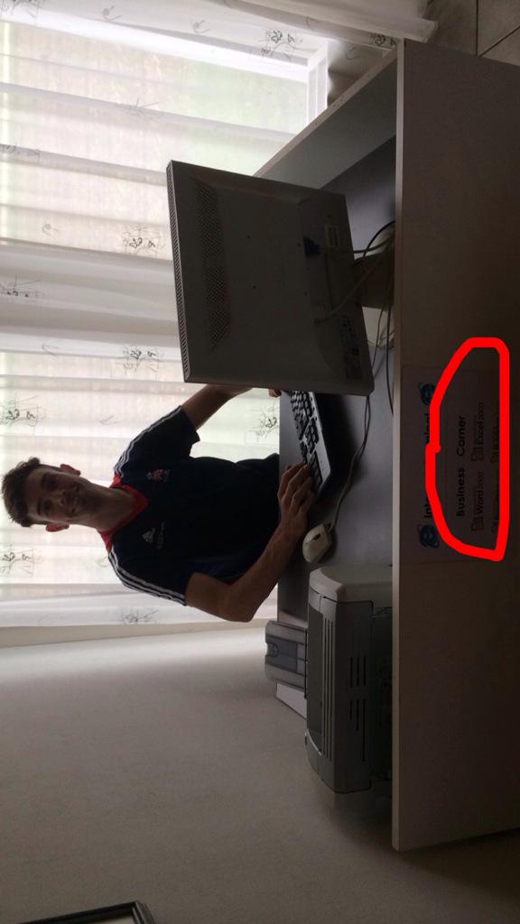 JonDibben1's tweet photo. Arrived in Swiss and @tennanto is straight to work #lovesmoney #parttinecyclist #fulltimebusinessman http://t.co/5pX3P8BNq0