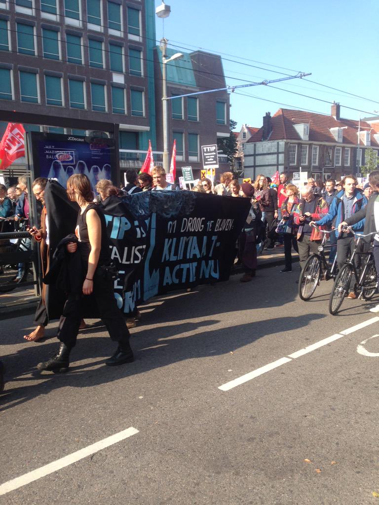 Pardoes in een #ttipdemo beland. Fijn dat zoveel helden zich hiertegen uitspreken <3