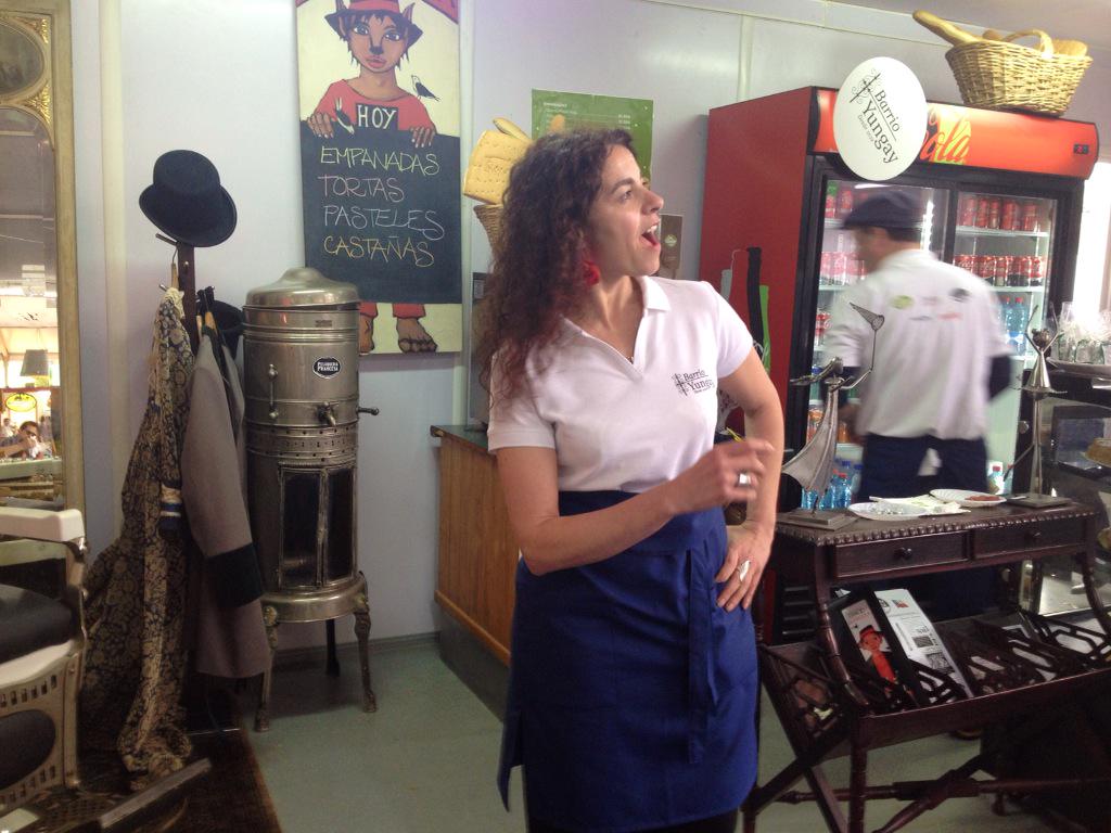 arte_gargola's tweet photo. Buscamos Garzón/a y cocinero/a part tome idealmente del @Barrio_Yungay o al rededores  llamamos 26822808 http://t.co/y8po8vNTLy