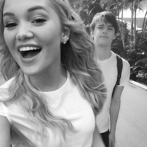 Biebersdasizler's tweet photo. I love you! @MitchellHope 💝🙊 http://t.co/kuWNzoRIjJ