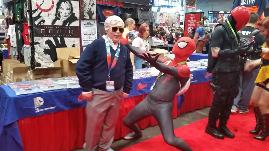 djbwhitty's tweet photo. Thanks@nycc - a blast at #NYCC2015. Our 13yearold #stanlee had the time of his life. #NYCC  #Marvel #AgentsofSHIELD http://t.co/UodXnI4Xpc