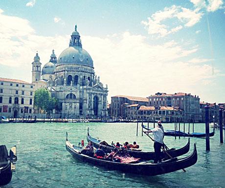 luxurytravel's tweet photo. 5 great reasons to travel Italy by river  http://t.co/kwCvY12EcE http://t.co/GoKJOivBfD