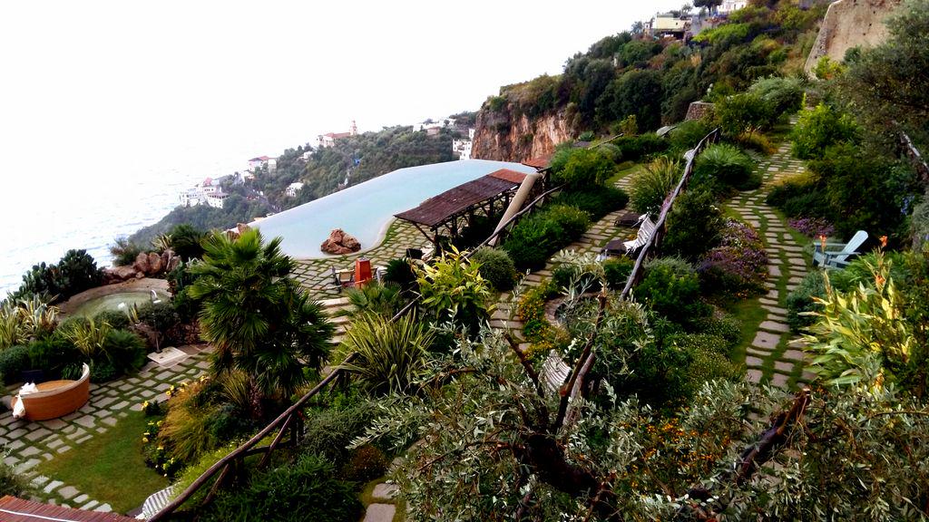 Ospiti nello splendido <a href="/MonasteroSRosa/">Monastero Santa Rosa</a>, uno degli alberghi più belli del mondo.