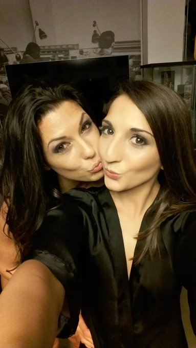Encantada de haber trabajado con vosotros @AlexaTomasX @Joel_TomasXXX ayer para @enjoyit360 , sois fant&aacute;sticos<a class="tags" target="_blank" title="On Twitter" href="/?out=eyJ0eXAiOiJKV1QiLCJhbGciOiJIUzUxMiJ9.eyJpYXQiOjE3MjA5NjU2MzMsImlzcyI6InR3cG9ybnN0YXJzLmNvbSIsIm5iZiI6MTcyMDk2NTYzMywiZXhwIjoxNzUyNTAxNjMzLCJyZWRpcmVjdF91cmwiOiJodHRwczovL3R3aXR0ZXIuY29tL0FsZXhhVG9tYXNYIn0.1s3IEDaBqBbWHP5WjhgJ9VsIVZefY8_mBKG81yxIwuA90wBZOYsmpkvxk5ofDDez8g36uS9yFJtxnZ3aQD5rhQ">@AlexaTomasX</a><a href="/tag/survivalmode"class="tags"><span>#survivalmode</span></a><a href="/tag/playingminecraft"class="tags"><span>#playingminecraft</span></a>