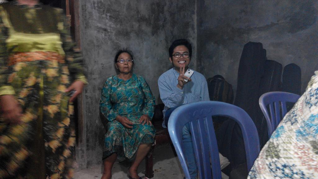 pie perasaanmu ?? trombonis jomblo lagi nyepik nenek moyang... suport yyoookk wkwkk <a href="/liliktog/">L I L I K</a>