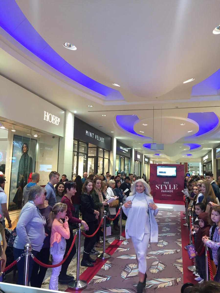 DundrumTC's tweet photo. An amazing look from River Island #DTCAW15 http://t.co/u2eF8vV53K