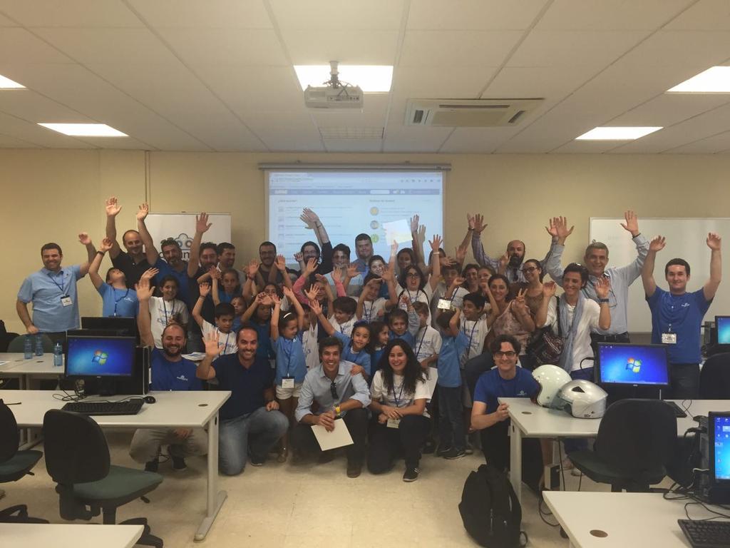 patriflorp's tweet image. Es genial ver en estas fotos a varios de mis alumnos. #codeweek2015