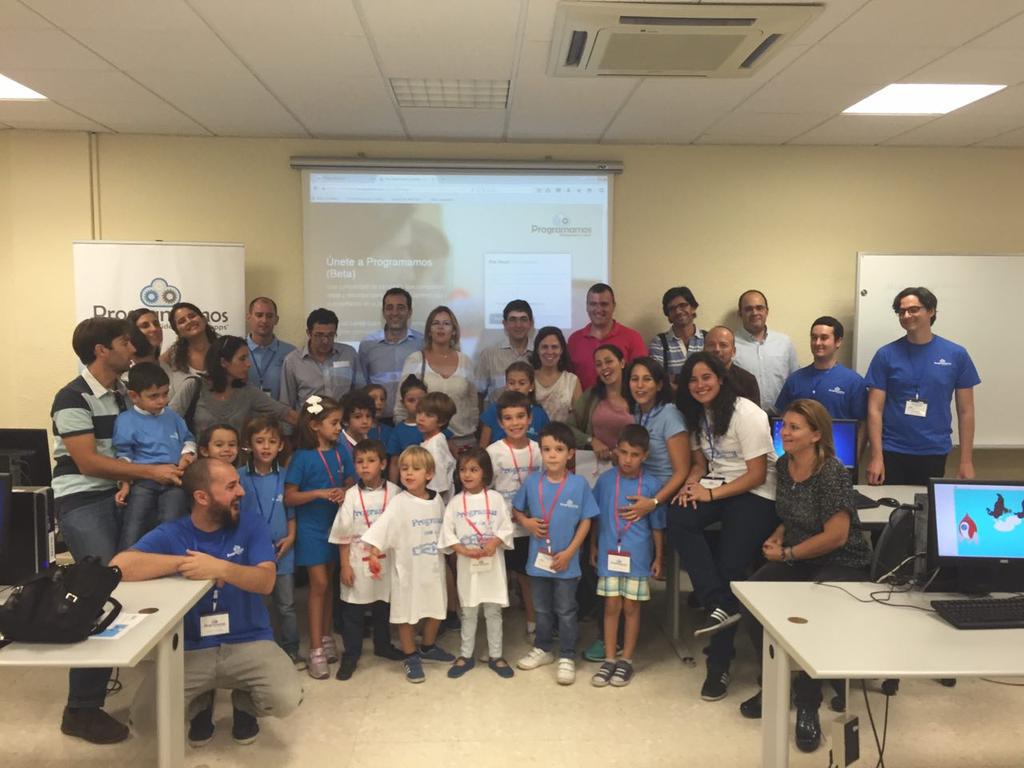 patriflorp's tweet image. Es genial ver en estas fotos a varios de mis alumnos. #codeweek2015