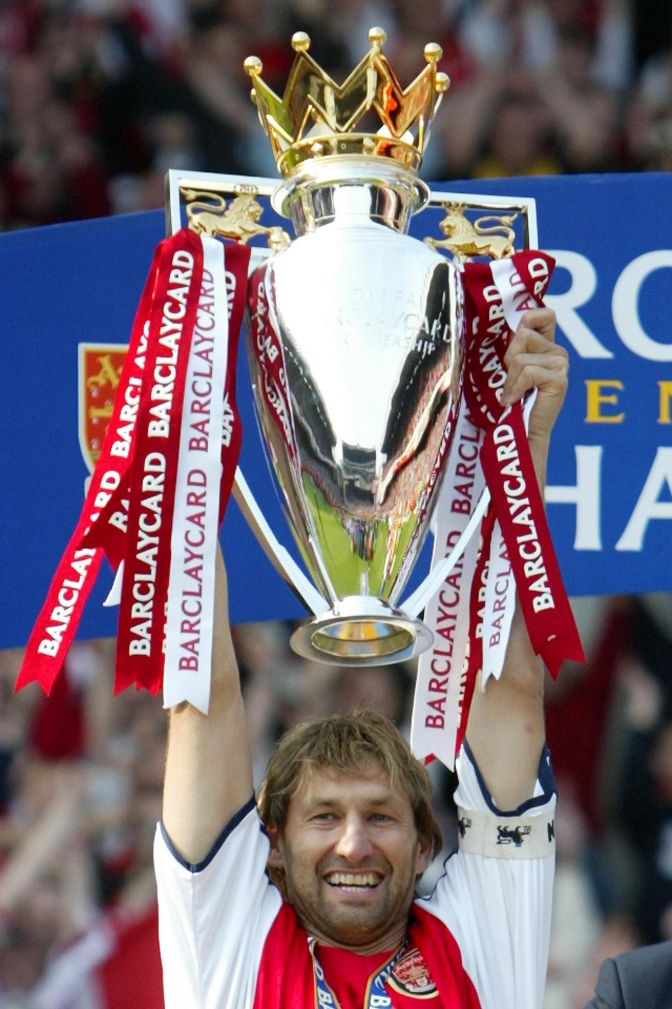 Happy 49th birthday to Arsenal icon Tony Adams, winner of the English domestic double on 2 occasions. One-club man. 
