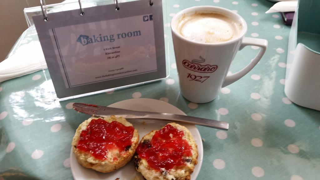 Back for seconds... Saturday afternoon with the little lady 😀
#Latte #Coffee #Kincardine #FruitScone @bakingroom