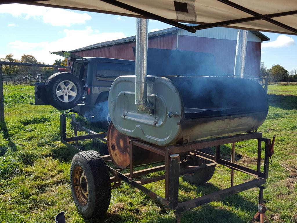 OinknGoodBBQ's tweet photo. PIG ROAST DAY....smoker is set up and starting to warm up. Pig will be on shortly. #bbqing #pigroast #lanarkcounty http://t.co/zQE5FqRdHr