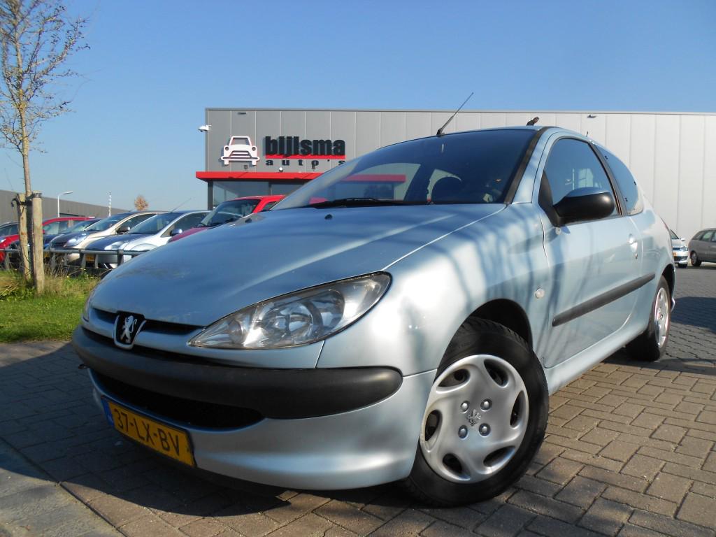 BijlsmaAuto's tweet photo. Interesse in deze Peugeot 206 voor EUR 1.749? Bekijk alle foto's of bel direct 06-4... http://t.co/vk9tKY0ueE http://t.co/tJU3RHzrwN