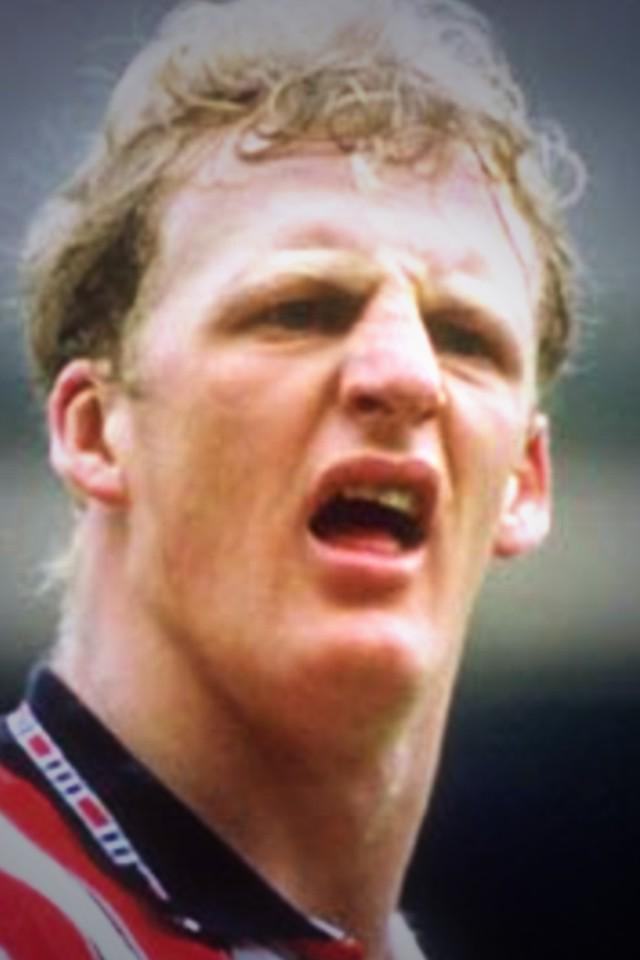 Mick5B's tweet image. @conor_bryson @LongLostPlayers more in common with this guy!looks and touch  anyway #knowyourlevel #itsneverronaldo