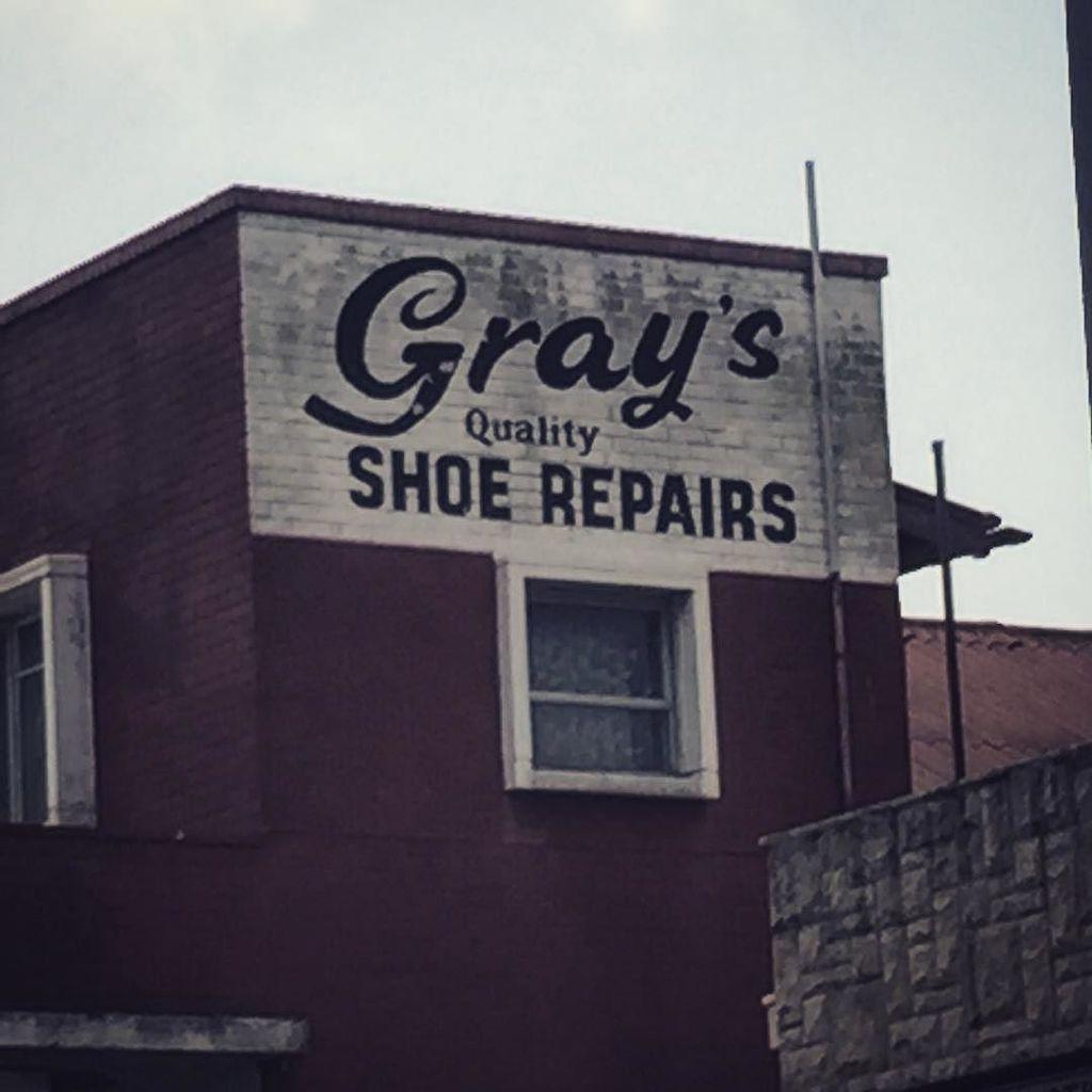 dylanlaubscher's tweet photo. Old sign writing #love #signwriter #design #graphicdesign #typography #lettering #handwrit… http://t.co/kboMioRA8D http://t.co/8l7eVmvO5h