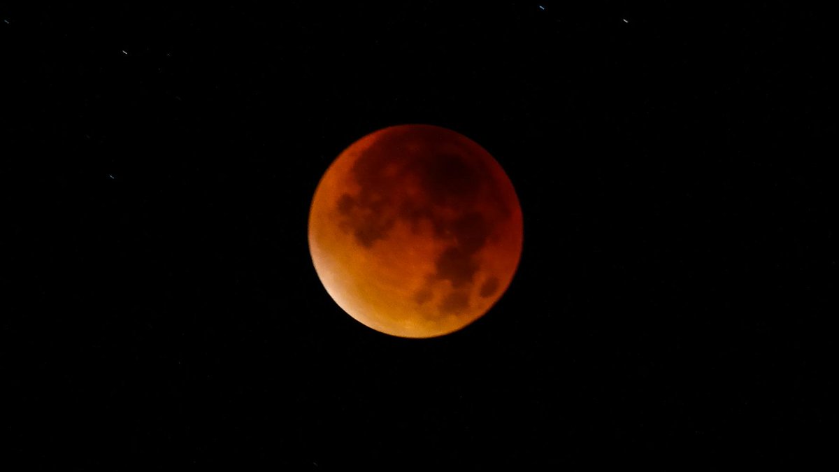 #SuperBloodMoon