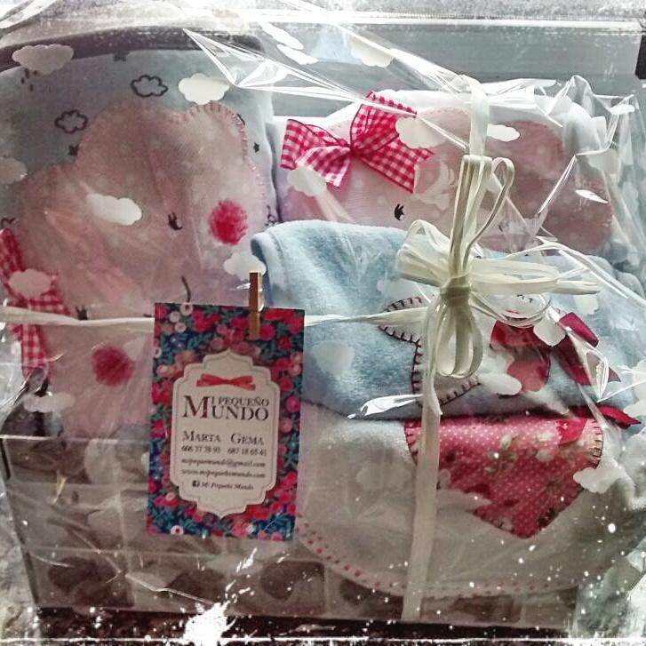 mmfe27's tweet photo. Feliz semana ,hoy empezamos llenas de energía. Esta bonita canastilla para la pequeña Isabel.
http://t.co/iMZopdT1kG http://t.co/PRJ3WOKtYl