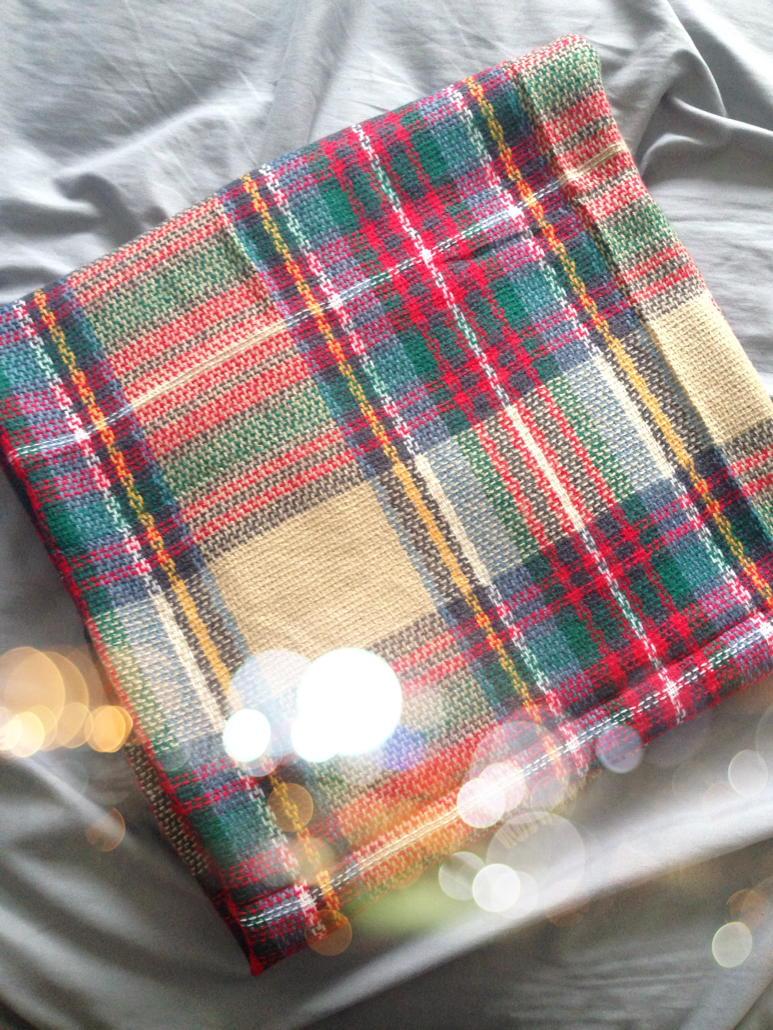 BekahKirschmann's tweet photo. First blanket scarf! Oh the possibilities 🍂🍁🎃#coldweatherplease #sohot #FallintheSouth http://t.co/XzmI58shPF