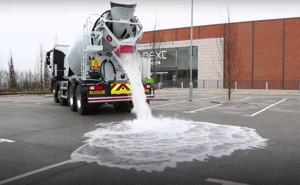 CityLab's tweet photo. A parking lot that drinks stormwater http://t.co/T86kPA6Er2 http://t.co/06dnkKInjB